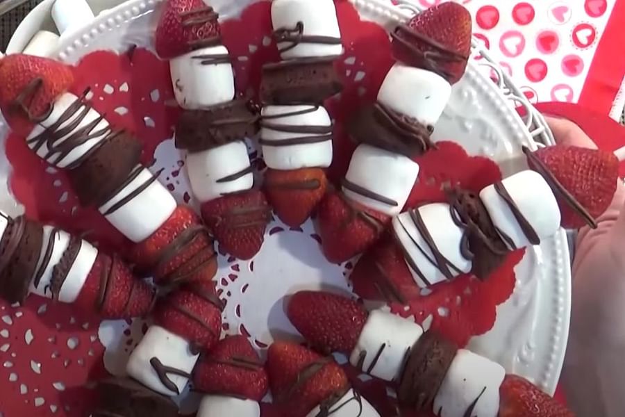 grilled berry skewers with chocolate