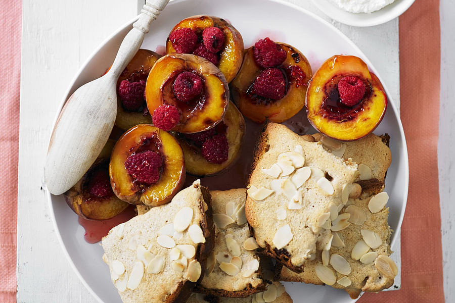 grilled peaches with honey and almonds